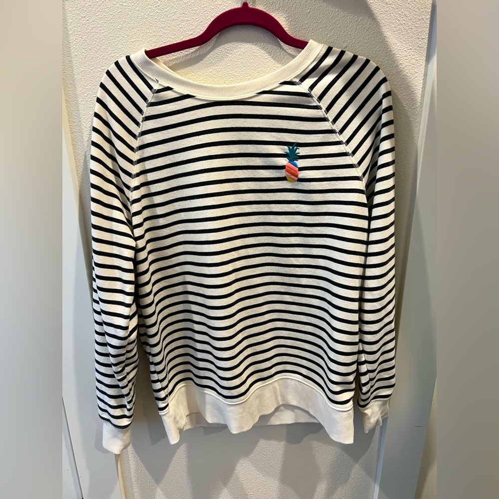 White striped crewneck with pineapple
